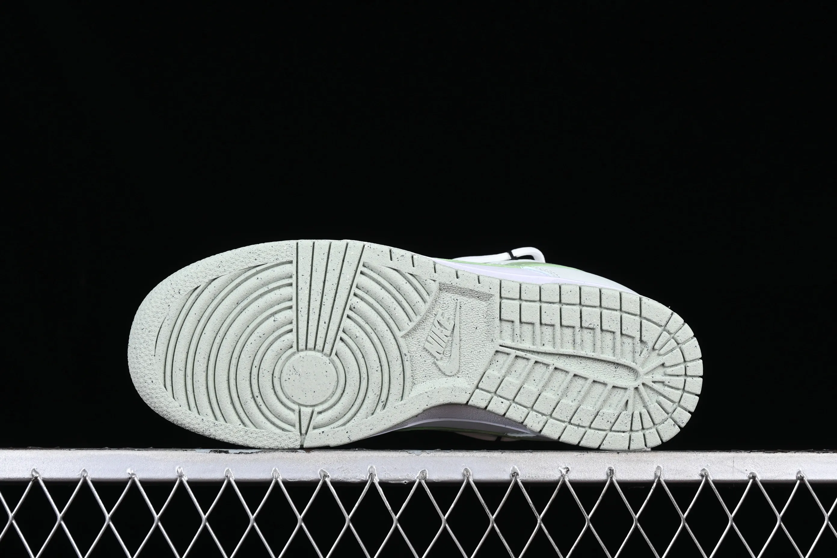 All categories Nk SB Dunk series Nk SB Dunk Low low-top sneakers J version Nk Dunk Low "White Mint" light green strap deconstruction SB smashed backboard fashion casual sneakers DN1431-102
